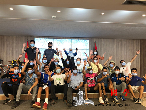 中摩青年分享环球骑行经验_摩洛哥-阿联酋-环球-吉尔吉斯斯坦-