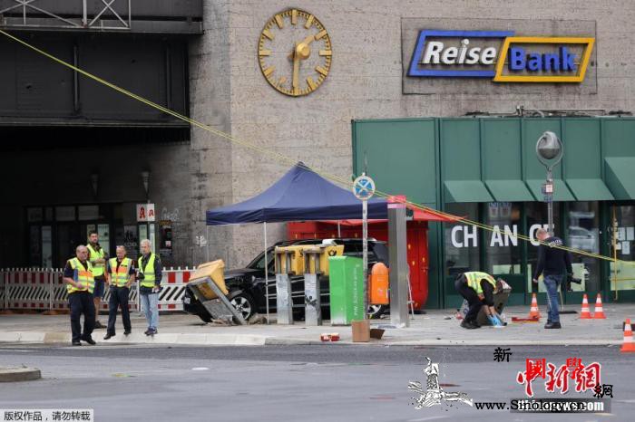 柏林再现万人集会反对防疫措施警方逮捕_德国-集会-警方-