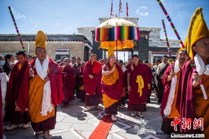 十一世班禅回抵驻锡地扎什伦布寺_僧俗-佛殿-僧众-