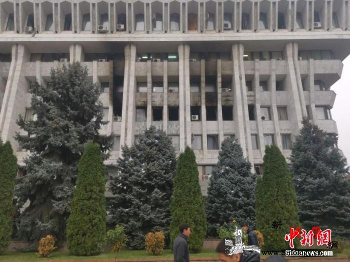 吉尔吉斯斯坦议会选举引发抗议反对派占_吉尔吉斯斯坦-反对派-总统府-
