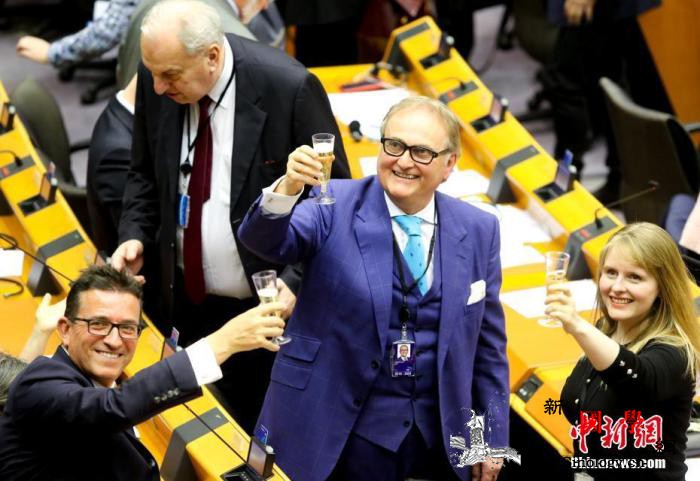 英媒：若英欧贸易谈判破裂双方或达成“_欧洲-英国-举杯-