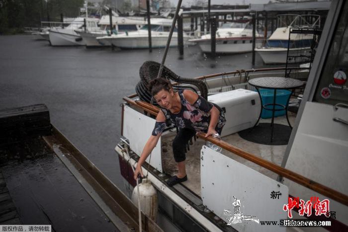 飓风“德尔塔”致美国约50万户断电一_路易斯安那州-劳拉-佐治亚州-