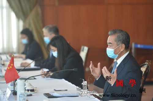 王毅同泰国副总理兼外长敦举行会谈_东盟-疫情-合作-