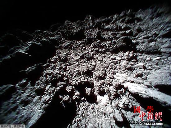美国首次采集到小行星表面的岩石样本_西里-美国-探测器-