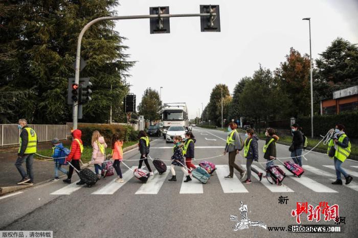 意大利疫情严重地区将宵禁贝卢斯科尼表_宵禁-伦巴-意大利-