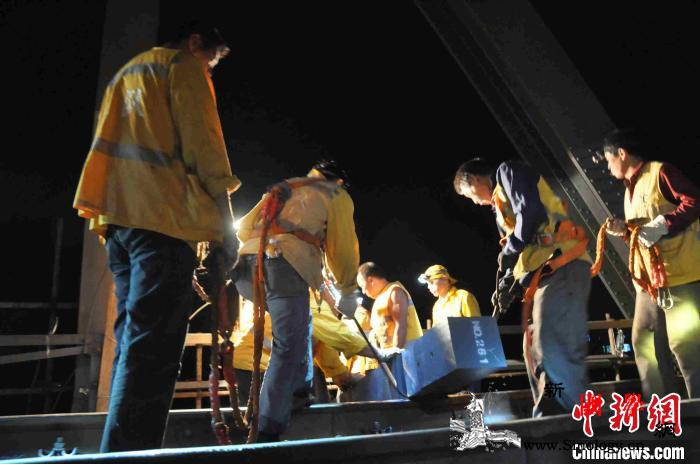 175分钟“换骨”手术京广线武水桥首_京广线-钢梁-枕木-