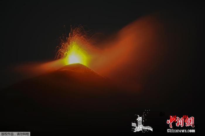 危地马拉帕卡亚火山喷发期将至疫情下公_危地马拉-喷发-火光-