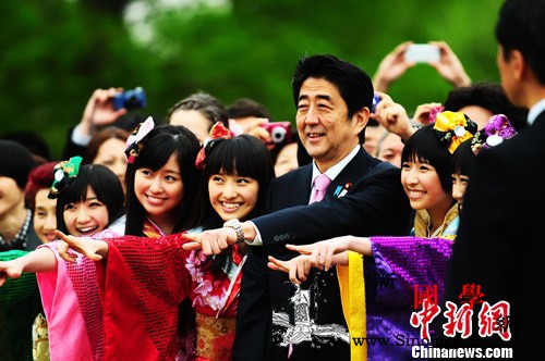 日本前首相安倍的秘书遭调查与“赏樱会_御苑-东京-日本-