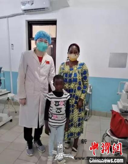 中国医生自费救治喀麦隆眼伤儿童_喀麦隆-眼压-医疗队-