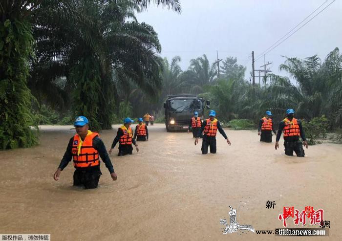 泰南洪灾已致13人遇难巴育前往灾区部_抗灾-泰国-救灾-