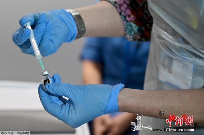 日本拟从英美药企采购新冠疫苗最快20_辉瑞-英国-接种-