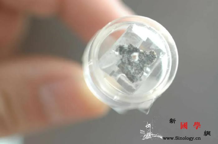 当年美国赠予中国的1克月岩去哪了？_天文馆-组合-嫦娥-