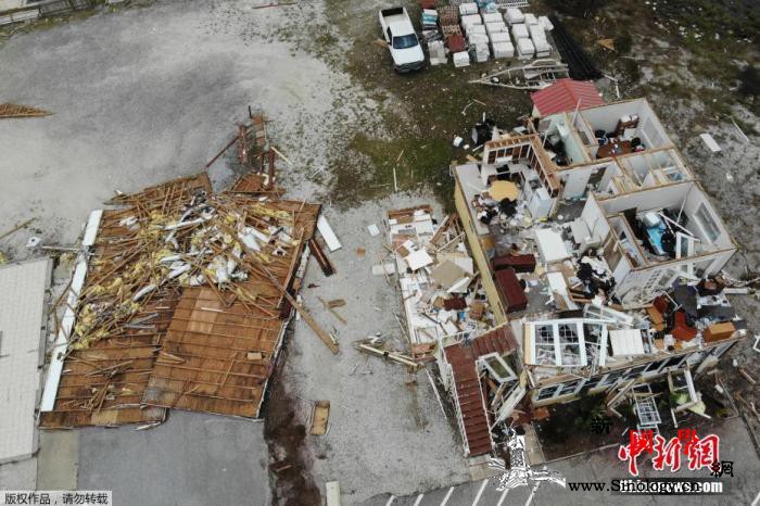 暖！美国老人帮114户邻居还水电费社_佛罗里达州-萨利-飓风-