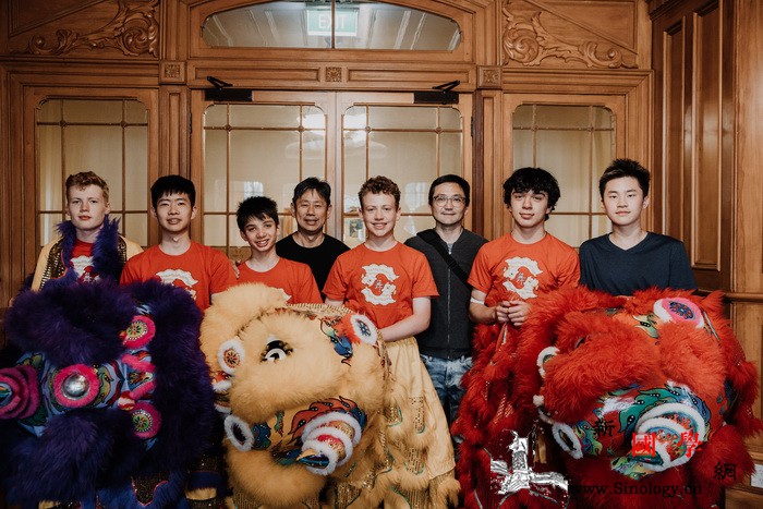 "中国味儿"圣诞庆典：东方醒狮舞进新_惠灵顿-舞狮队-圣诞-醒狮-