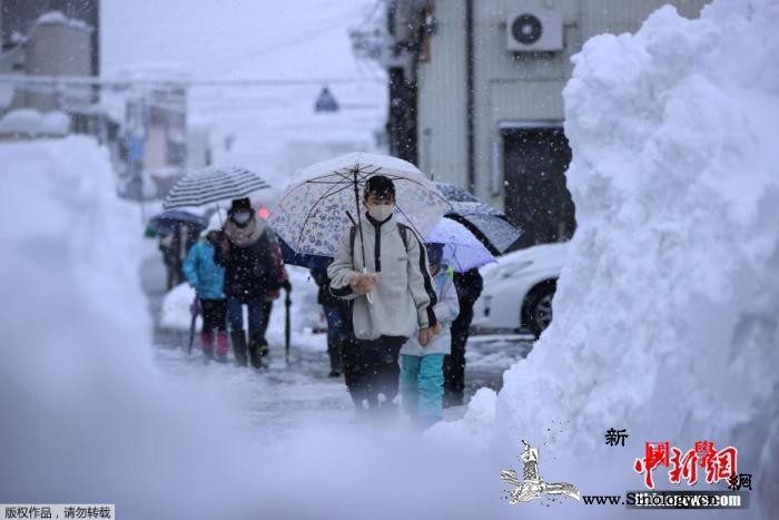 日本多地遭遇暴雪天气已有超4.5万户_秋田-雪天-日本-