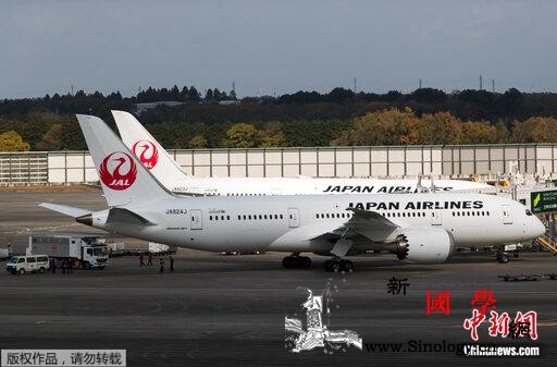 日本一架波音737客机飞行途中窗户出_波音-日本-客机-