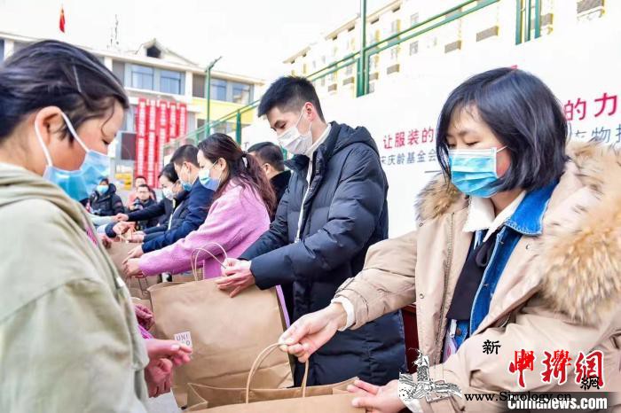中国宋庆龄基金会赴贵州捐赠御寒新衣_宋庆龄基金会-统战部-贵州-