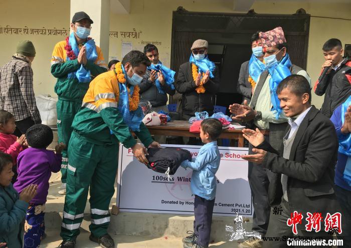 尼泊尔中资企业红狮希望水泥向大地震震_尼泊尔-冬装-捐赠-