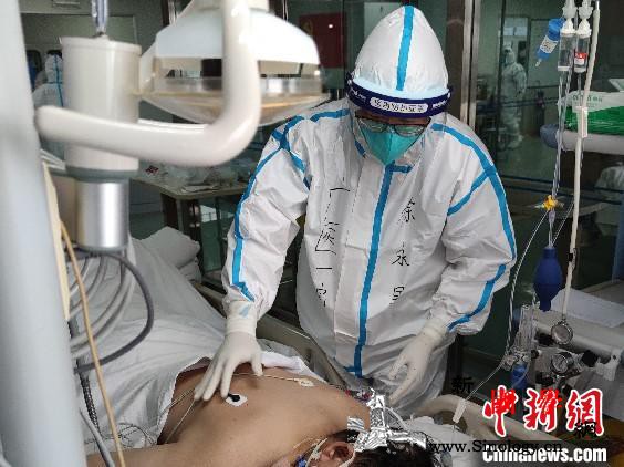 钟南山学生支援河北抗疫：去到哪里都一_治病救人-通气-河北-