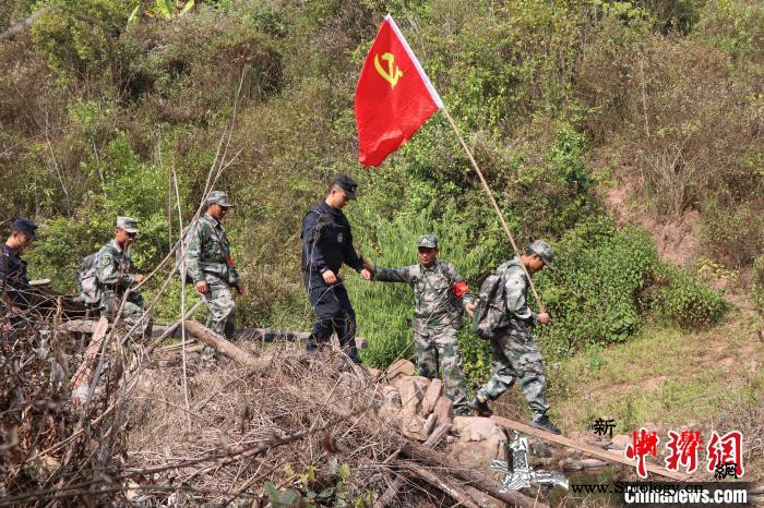 中老边境护边员的一天：用心守护边境一_联防队员-界碑-边境线-