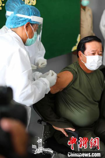 柬埔寨启动首轮中国新冠疫苗接种_金边-柬埔寨-总医院-