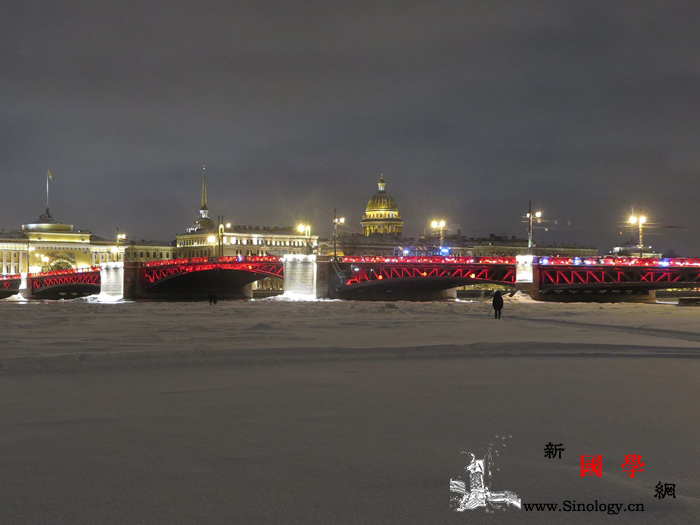 圣彼得堡宫廷桥披"红装"庆祝中国春节_牛年-孔子-宫廷-农历-
