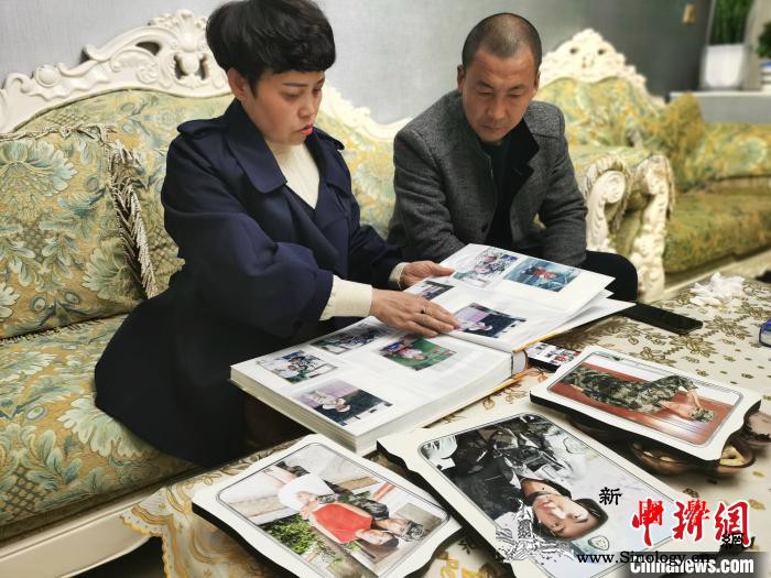 烈士王焯冉“魂归故里”民众自发前往悼_孙子-悼念-烈士-