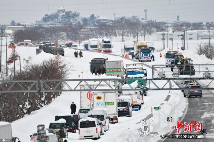 日本北海道遭遇大雪11人受困列车约7_北海道-停驶-日本-