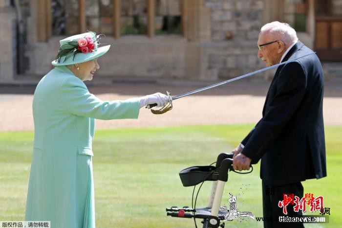 致敬！英国为筹款抗疫百岁老人举行“隆_伊丽莎白-筹款-英国-