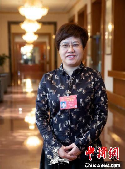 全国人大代表李静建议建立青少年心理健_襄阳-受访者-青少年-
