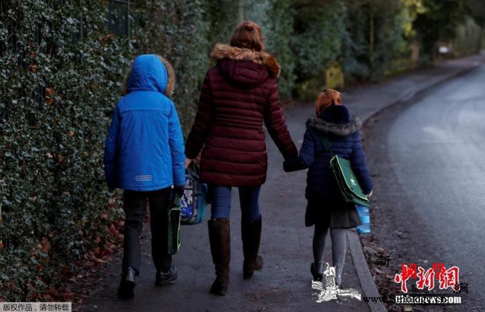 英格兰学校8日复课约翰逊：这是迈向正_曼彻斯特-约翰逊-英格兰-