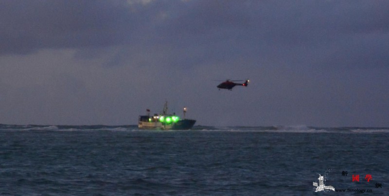 中国渔船在毛里求斯海域搁浅船员全部获_毛里求斯-船只-营救-