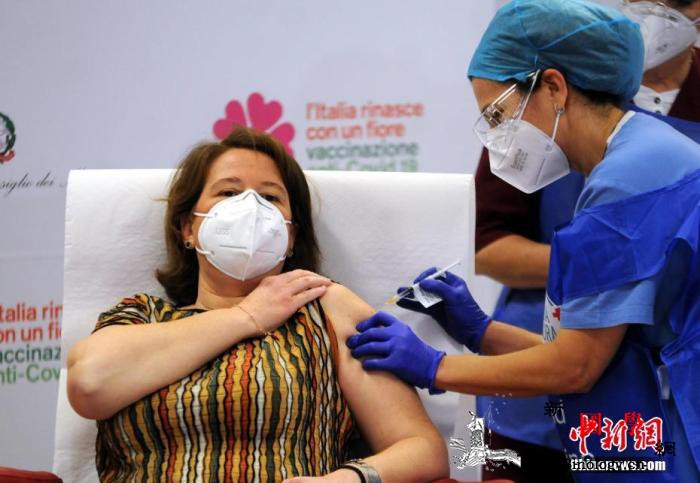 意大利新冠死亡病例超10万总统完成首_瑞士-意大利-接种-