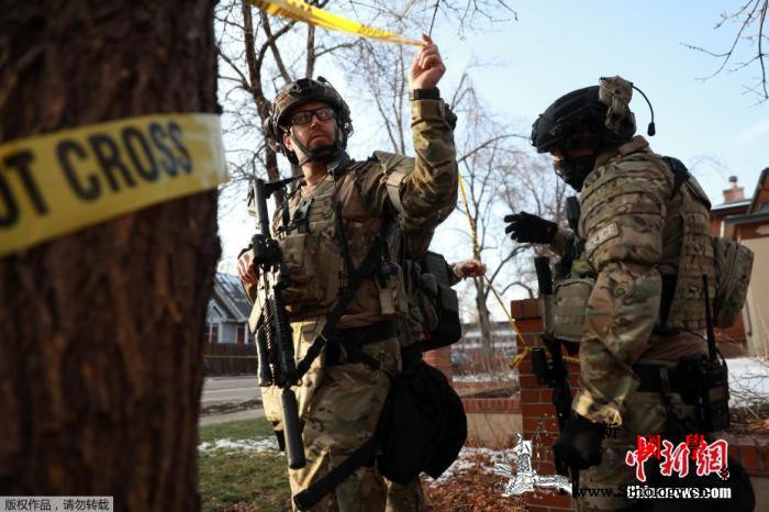 携多把gunqiang支进超市美国亚_科罗拉多州-亚特兰大-美国-