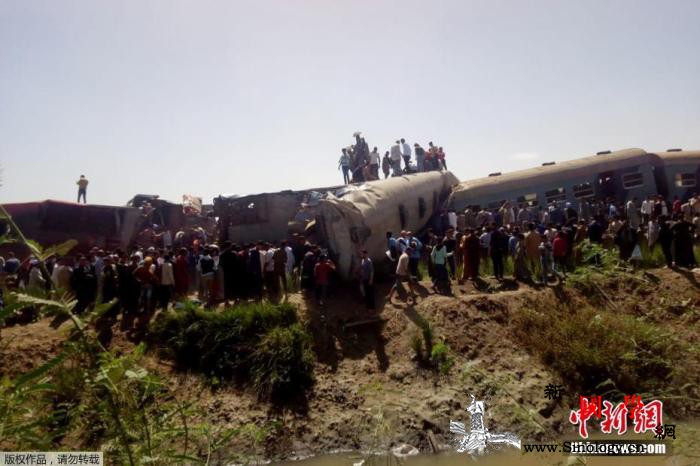 埃及火车相撞致18死200伤当局已下_开罗-埃及-相撞-