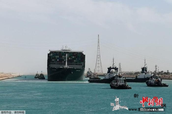 韩媒：苏伊士运河堵塞数天后复航韩籍船_苏伊士运河-浮起-货船-