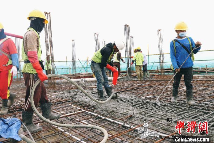 雅万高铁单体量最大综合楼成功封顶_浇筑-综合楼-图为-