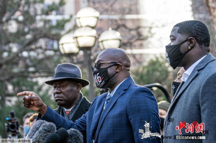 美弗洛伊德庭审：警方教官称未进行过“_弗洛伊德-美国-利斯-