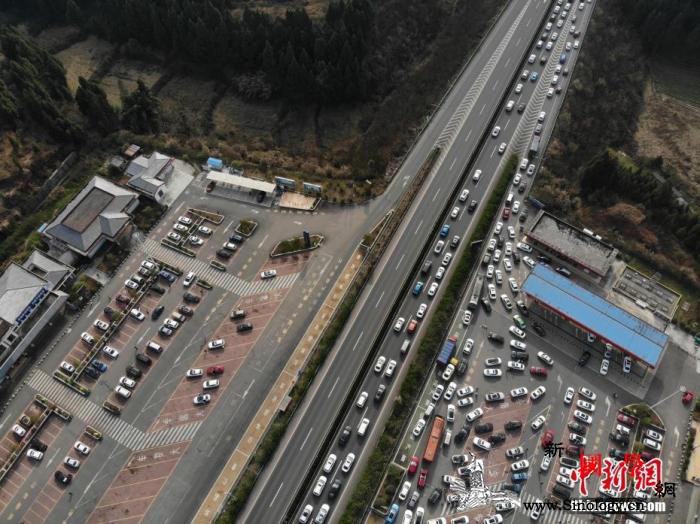 今年“五一”假期继续免收小型客车通行_南充-返程-车辆-