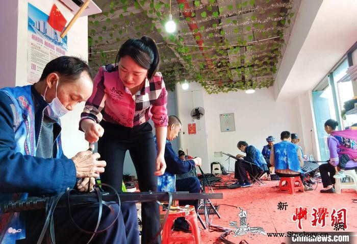 贵州扶贫搬迁户：进城创业带领乡亲增收_搬迁户-扶贫-册亨-