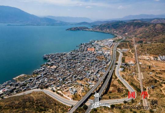 沿着高速看中国|大丽高速:以“颜值”_丽江市-洱海-丽江-