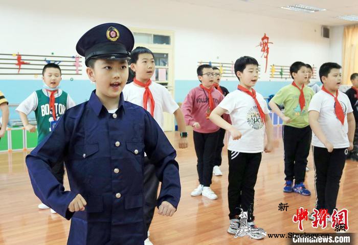 兰州小学生“京剧课堂”:艺术教育激发_西路-京剧-图为-