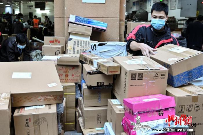 今年中国快递业务量已突破400亿件_快件-寄递-快递-