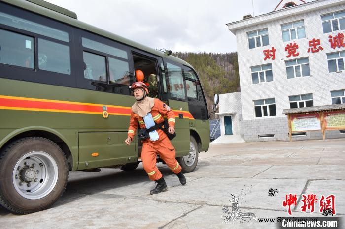 奇乾中队首位主动申请入队的消防员：因_消防员-莫尔-张先-