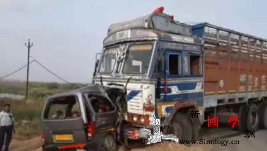 印度西部发生严重交通事故已致10人死_古吉拉特-早间-印度-