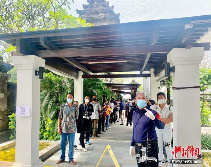 打疫苗送活鸡！印尼为鼓励年长者接种疫_例数-印尼-接种-