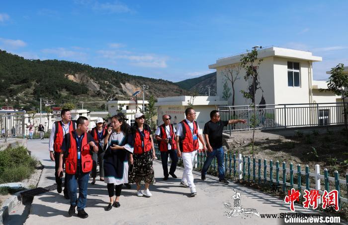 海外华媒代表走进凉山州喜德县感受乡村_彝族-漆器-振兴-