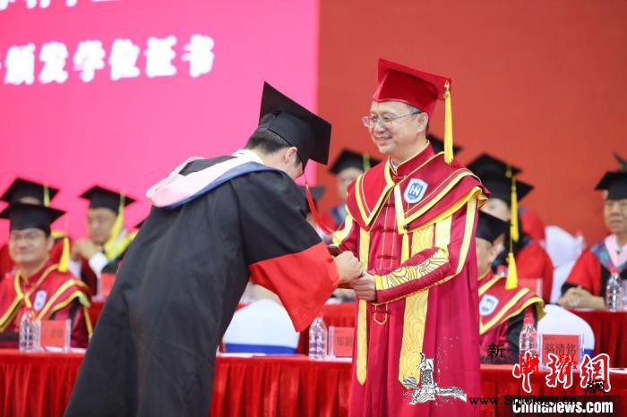 中科院院士、海南大学校长勉励毕业生“_海南-毕业生-勉励-