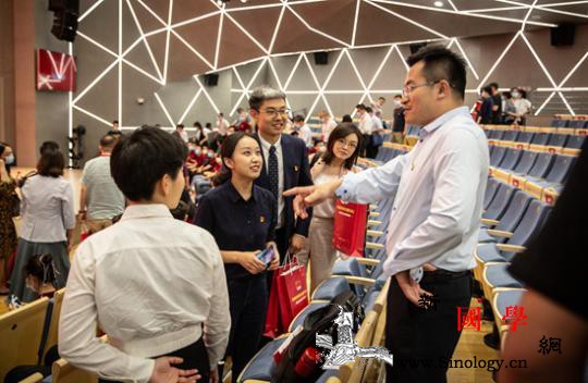 调查显示超八成大学生喜欢生动而深刻的_课上-老师-北京大学-