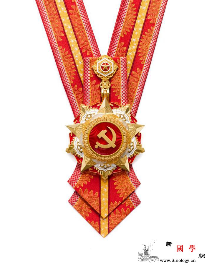 第一时间带你看“七一勋章”_祥云-党徽-寓意-